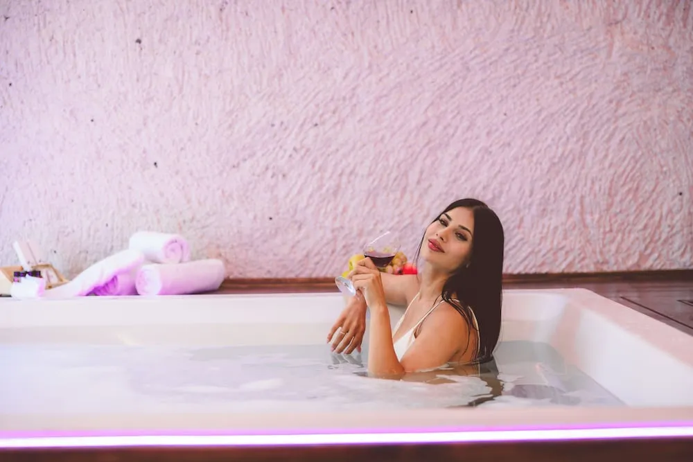 Honeymoon Oda, 1 Büyük (Queen) Boy Yatak ve Çekyat, Sıcak Su Küveti, Bahçeli