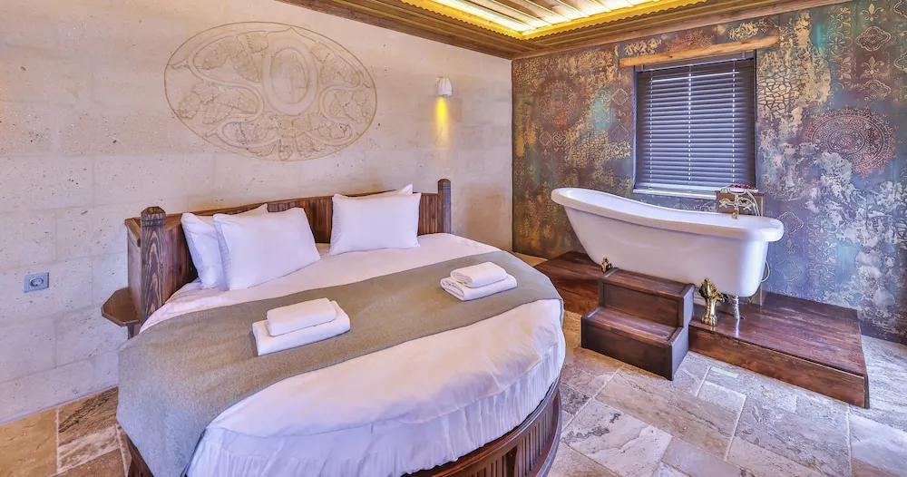 Premium Oda, 1 Büyük (Queen) Boy Yatak, Sigara İçilmez, Sıcak Su Küveti