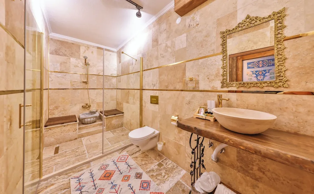 Comfort Oda, 1 Büyük (Queen) Boy Yatak, Özel Banyo, Bahçeli