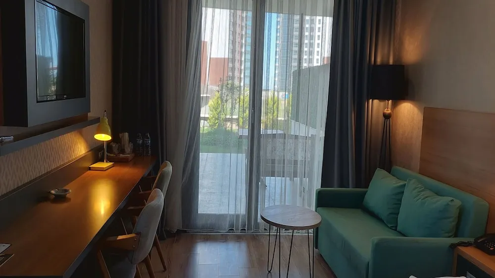 Premium Oda, 1 En Büyük (King) Boy Yatak ve Çekyat, Sigara İçilmez