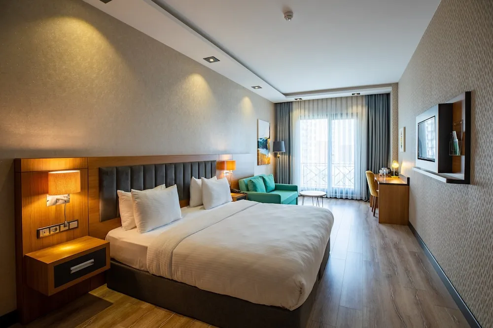 Premium Oda, 1 En Büyük (King) Boy Yatak ve Çekyat, Sigara İçilmez