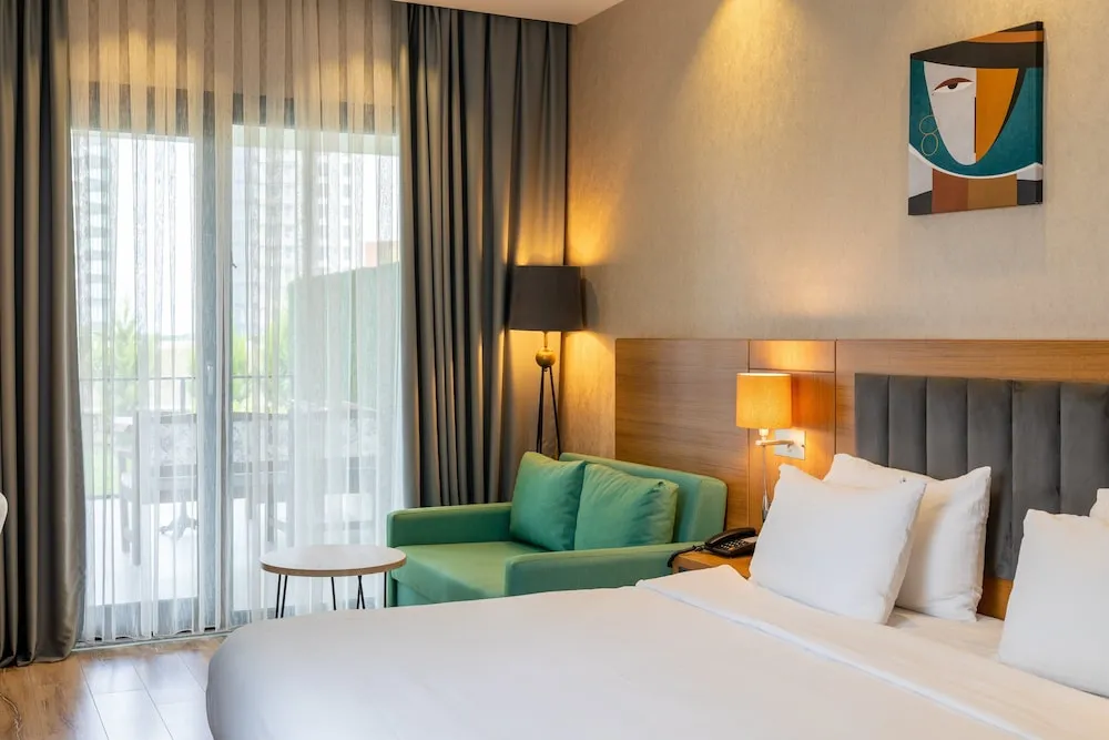 Standard Oda, 1 En Büyük (King) Boy Yatak ve Çekyat, Sigara İçilebilir, Balkon