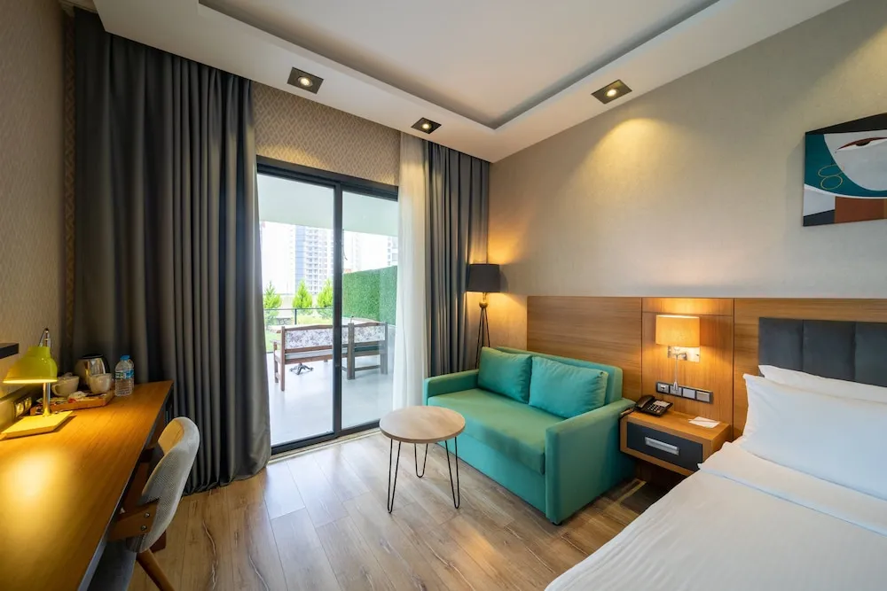 Standard Oda, 1 En Büyük (King) Boy Yatak ve Çekyat, Sigara İçilebilir, Balkon