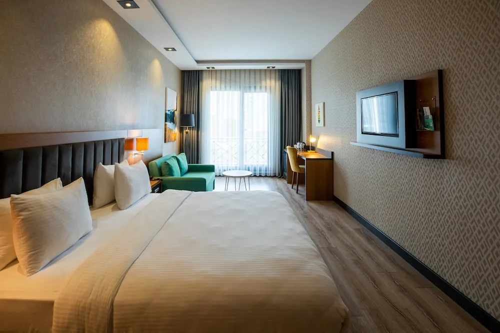 Premium Oda, 1 En Büyük (King) Boy Yatak ve Çekyat, Sigara İçilebilir