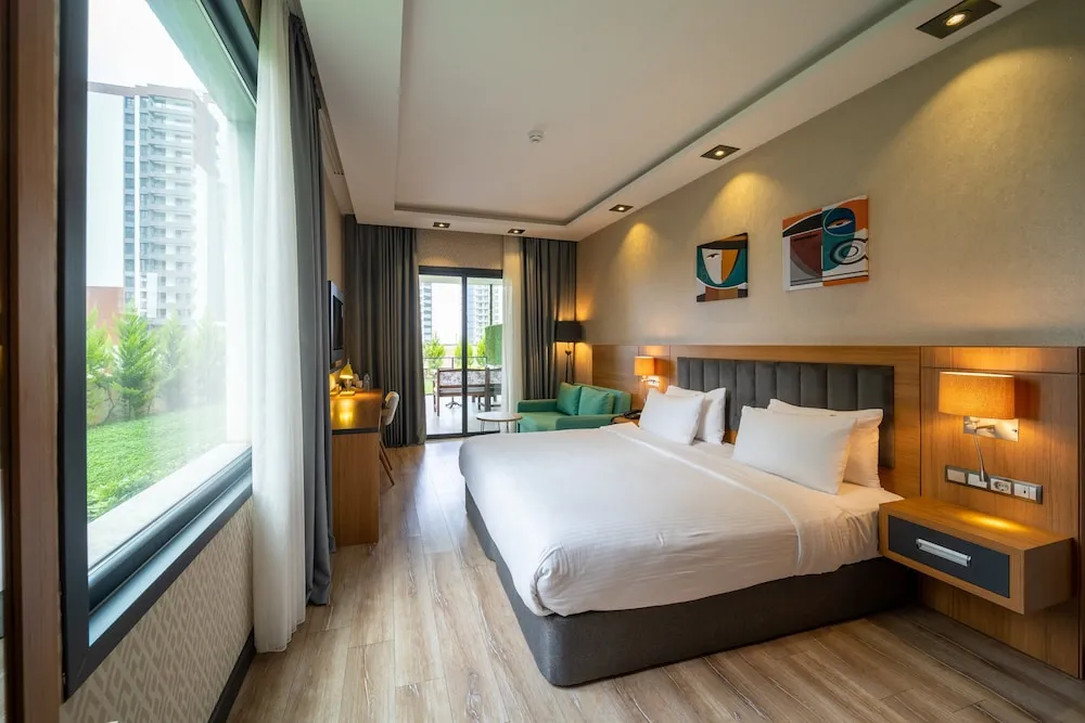 Süit, 1 En Büyük (King) Boy Yatak, Sigara İçilebilir, Balkon