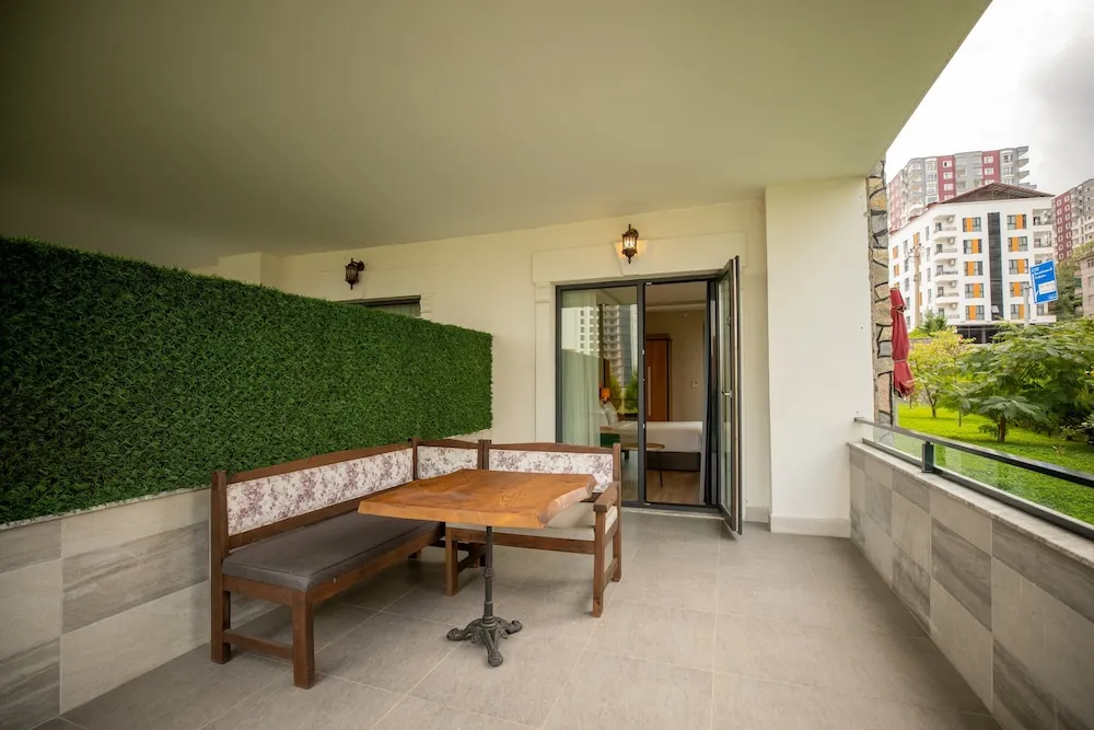 Süit, 1 En Büyük (King) Boy Yatak, Sigara İçilebilir, Balkon