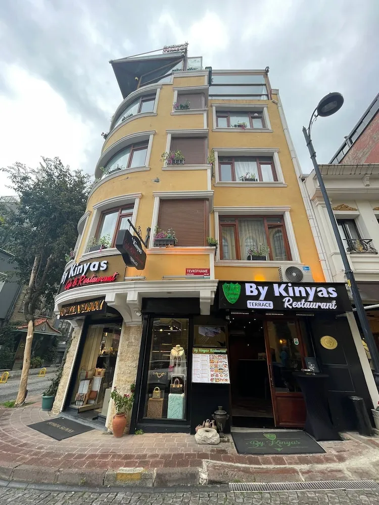 Konaklama yerinin ön cephesi