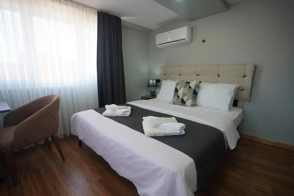 Standard Tek Büyük veya İki Ayrı Yataklı Oda, 1 Büyük (Queen) Boy Yatak, Deniz Manzaralı