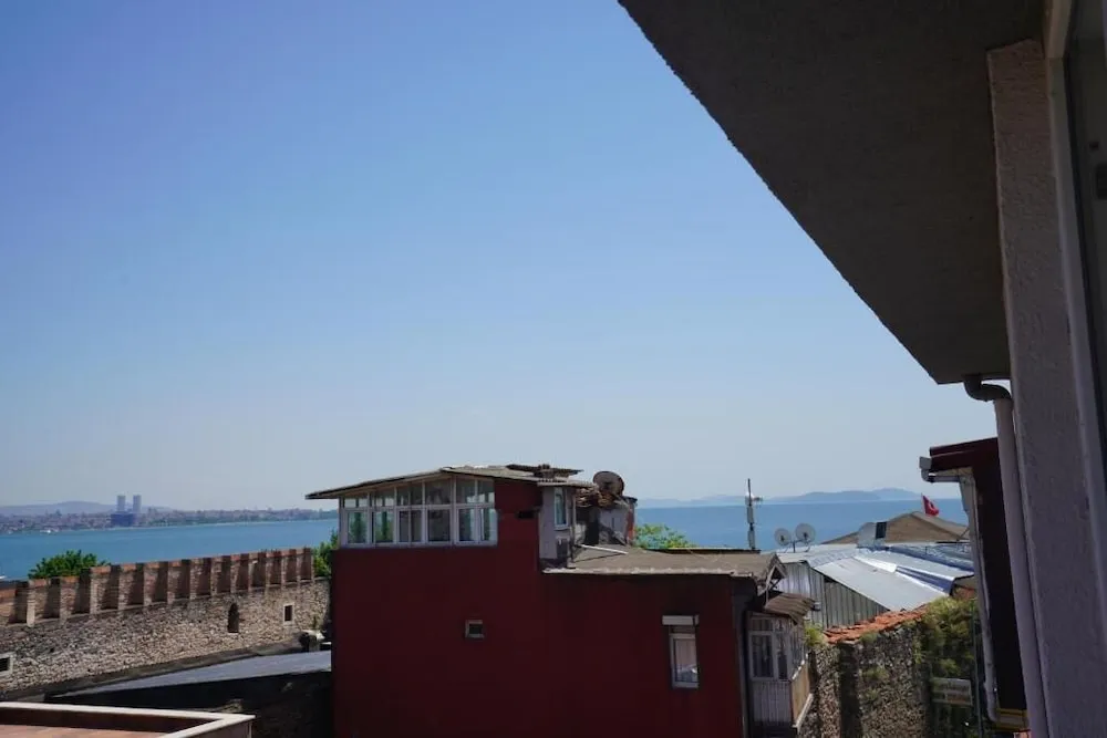 Standard Tek Büyük veya İki Ayrı Yataklı Oda, 1 Büyük (Queen) Boy Yatak, Deniz Manzaralı