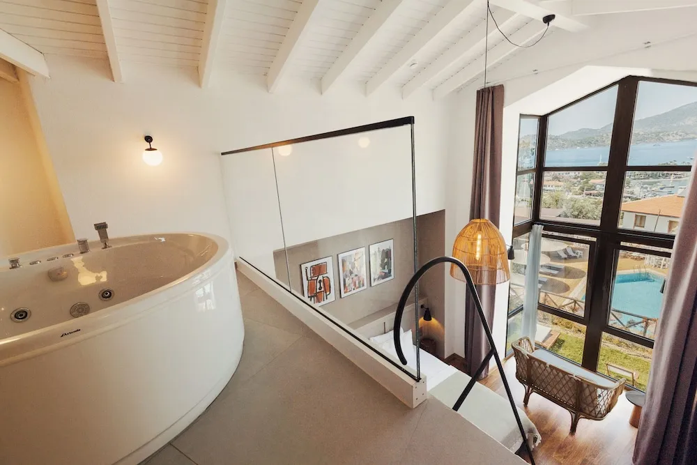 Loft Room with Jacuzzi - Deniz Manzaralı - Jakuzili