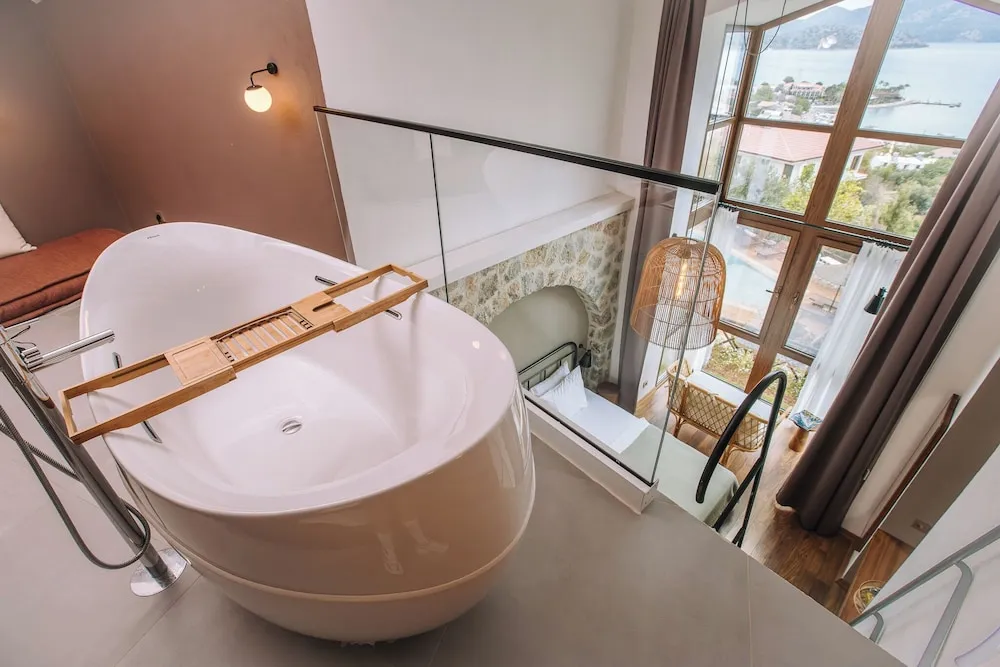 Loft Room with Bathtub - Deniz Manzaralı - Küvetli