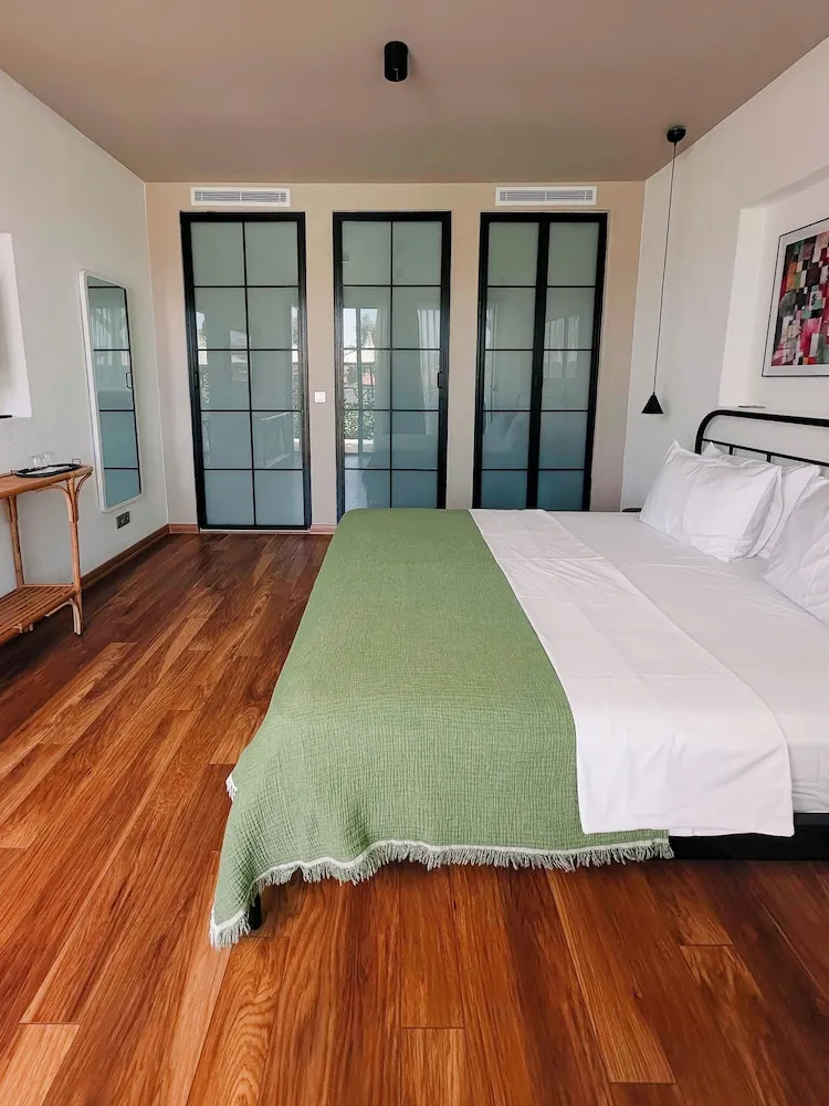 Nature Room - Kısmi Deniz ve Bahçe Manzaralı Havuz Kenarı