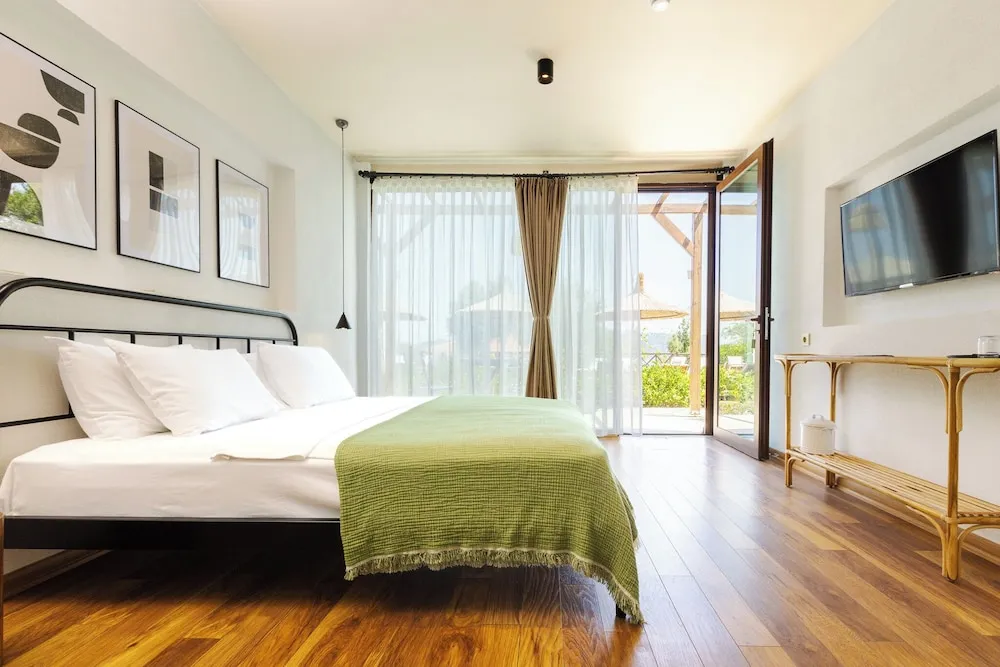 Nature Room - Kısmi Deniz ve Bahçe Manzaralı Havuz Kenarı