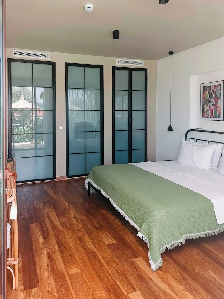 Nature Room - Kısmi Deniz ve Bahçe Manzaralı Havuz Kenarı