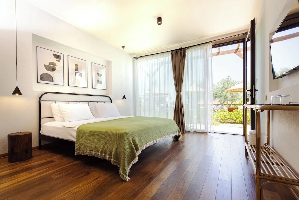 Nature Room - Kısmi Deniz ve Bahçe Manzaralı Havuz Kenarı