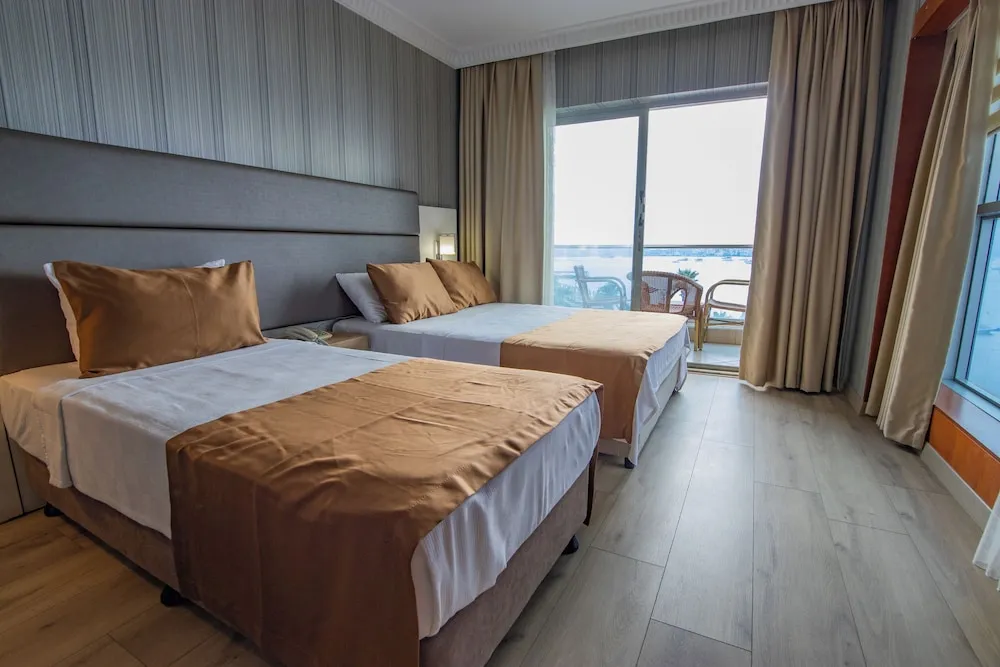 Comfort Tek Büyük veya İki Ayrı Yataklı Oda, Balkon, Deniz Manzaralı