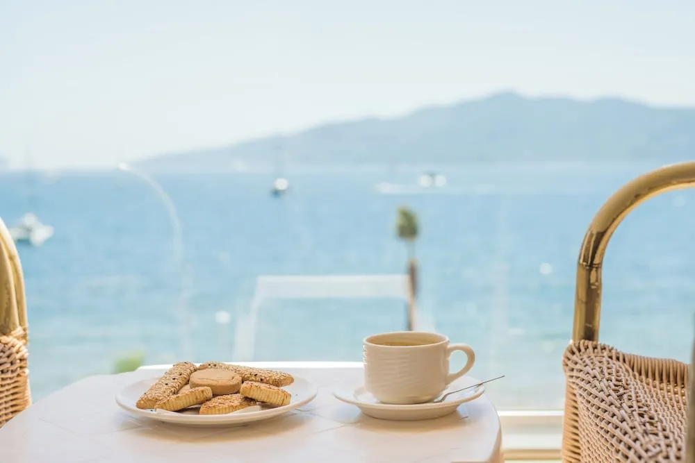 Comfort Tek Büyük veya İki Ayrı Yataklı Oda, Balkon, Deniz Manzaralı