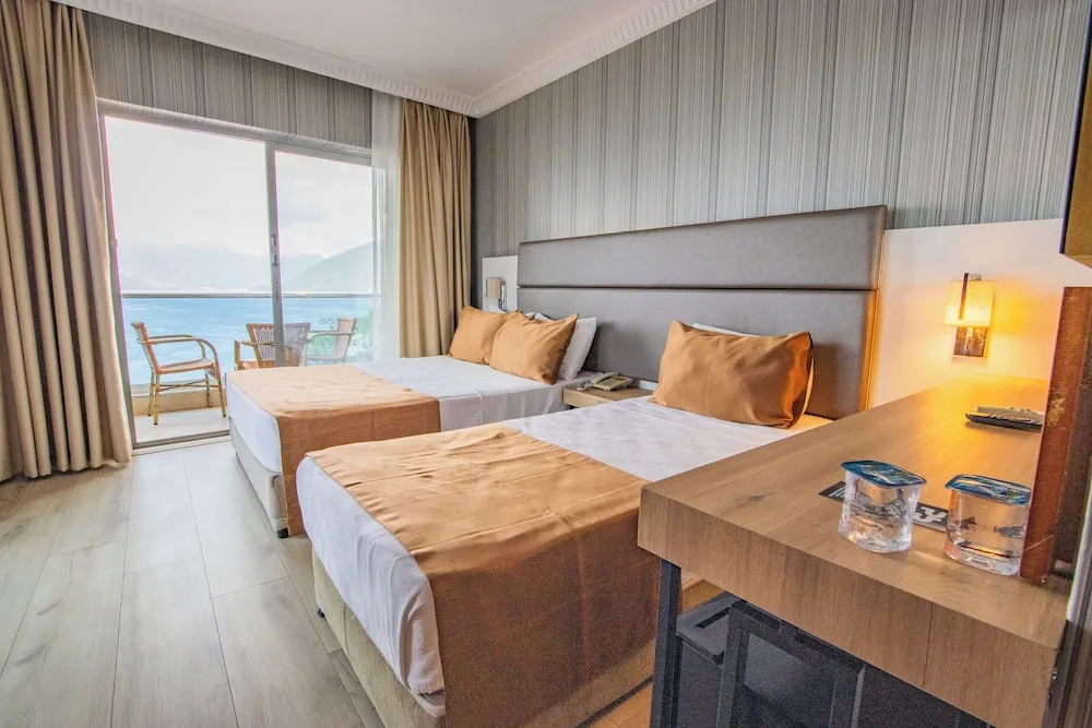 Comfort Tek Büyük veya İki Ayrı Yataklı Oda, Balkon, Deniz Manzaralı