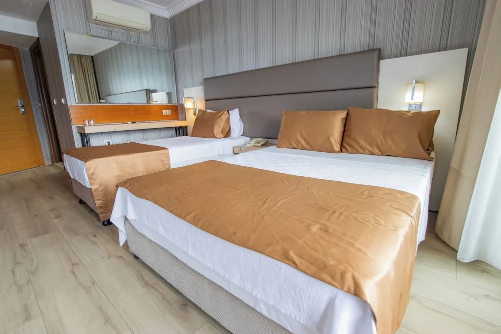 Comfort Tek Büyük veya İki Ayrı Yataklı Oda, Balkon, Deniz Manzaralı