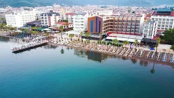 Point Beach Hotel