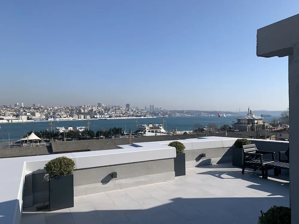 Deluxe Tek Büyük veya İki Ayrı Yataklı Oda, Teras, Deniz Manzaralı