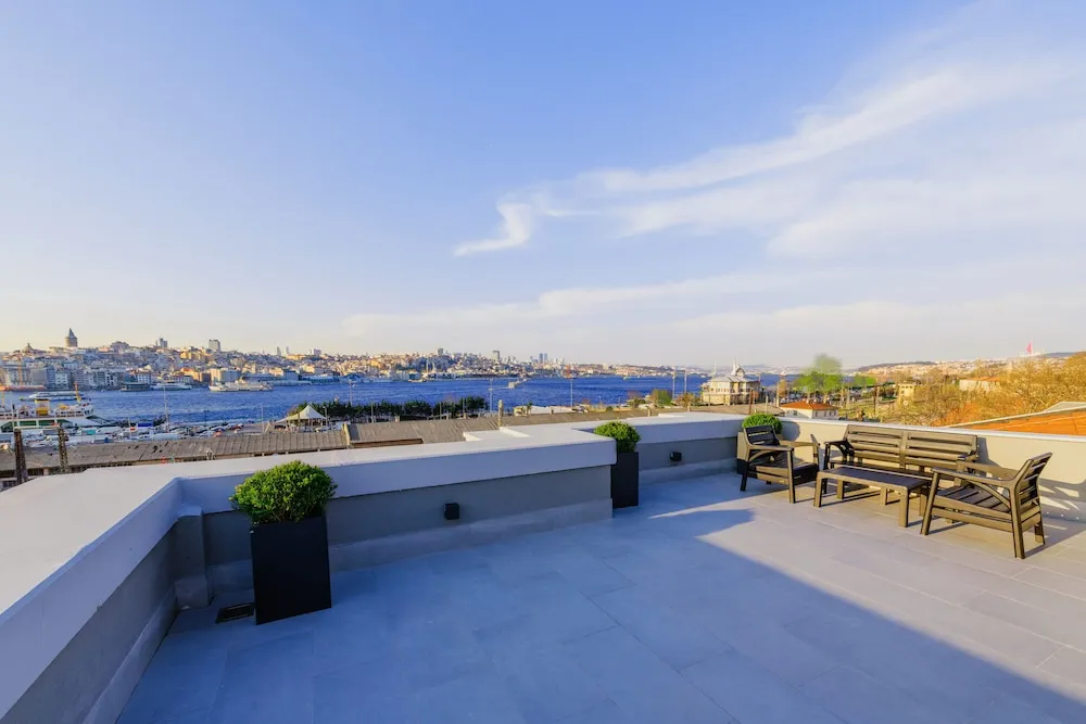 Deluxe Tek Büyük veya İki Ayrı Yataklı Oda, Teras, Deniz Manzaralı