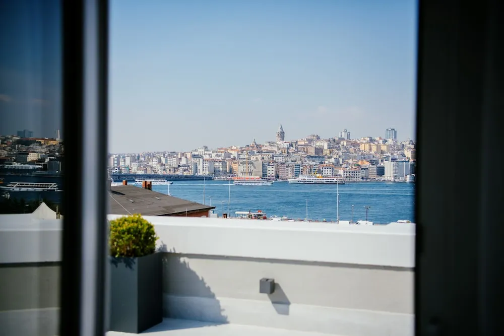 Deluxe Tek Büyük veya İki Ayrı Yataklı Oda, Teras, Deniz Manzaralı