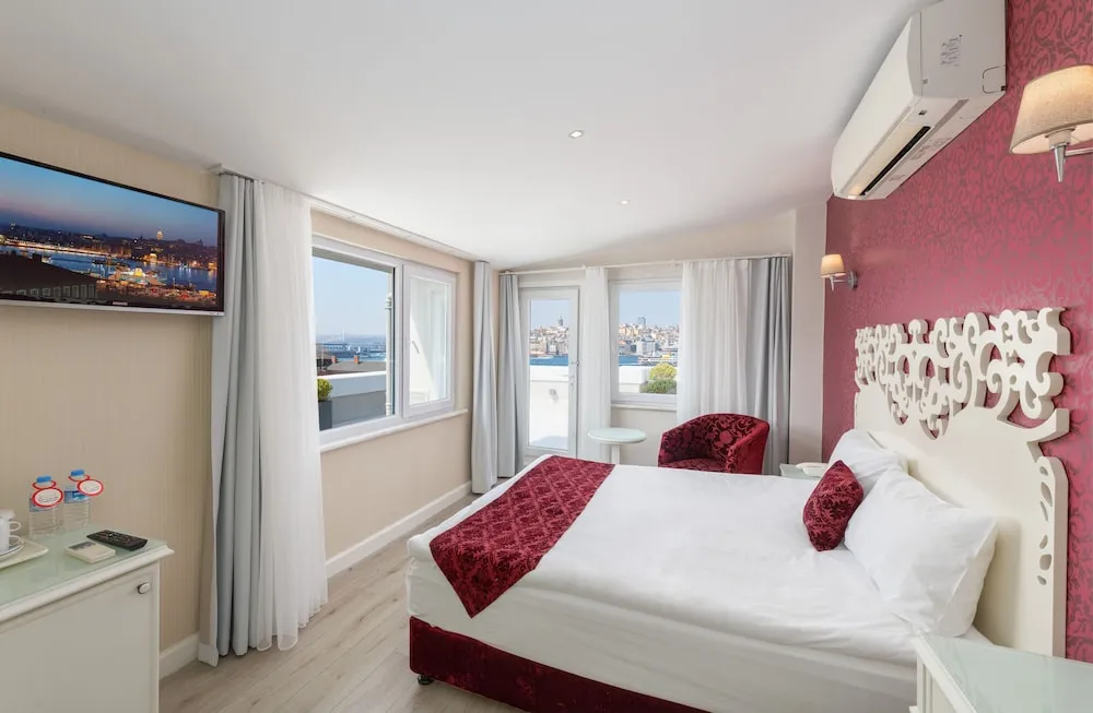 Deluxe Tek Büyük veya İki Ayrı Yataklı Oda, Teras, Deniz Manzaralı
