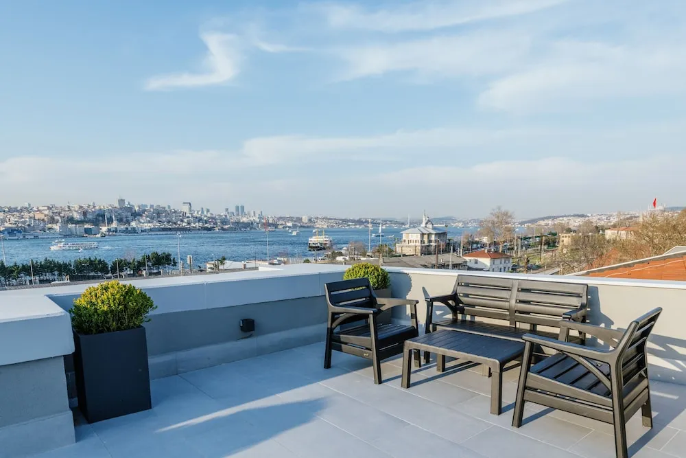 Deluxe Tek Büyük veya İki Ayrı Yataklı Oda, Teras, Deniz Manzaralı