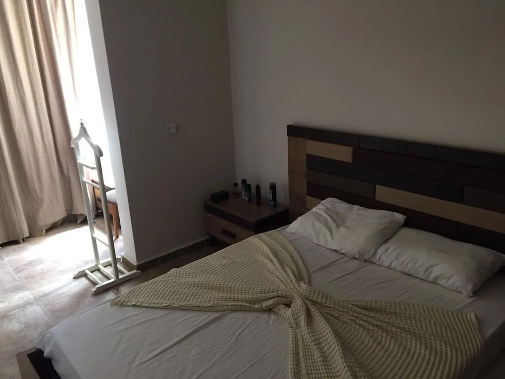 Family Tek Büyük Yataklı Oda