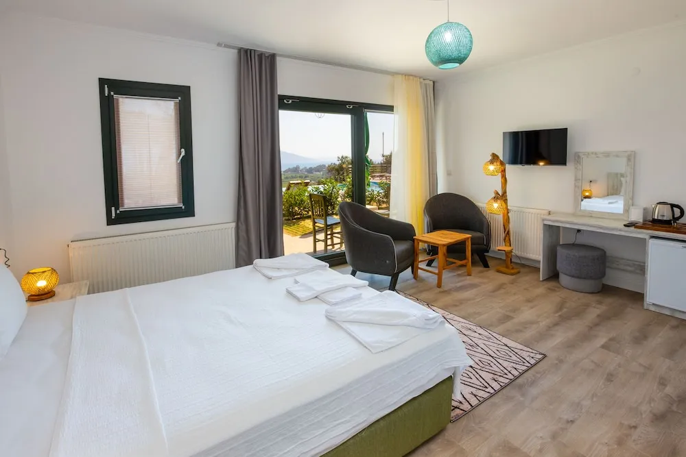 Suit Oda, Deniz veya Havuz Manzarali