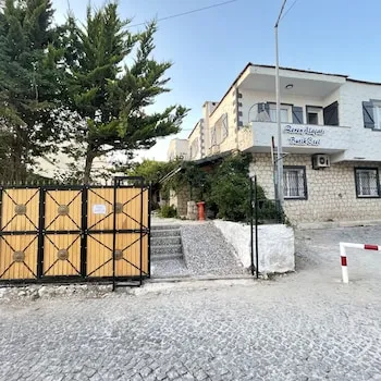 Zeren Alaçatı Butik Otel