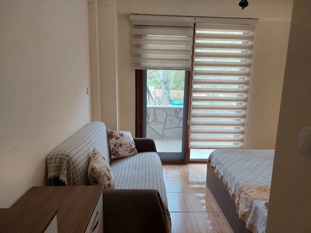 Standard Apart Daire, Bahçe Manzaralı
