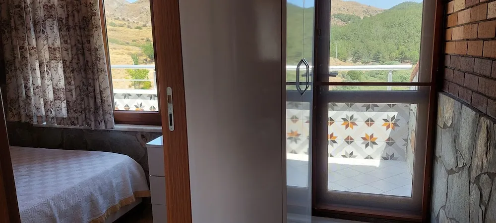 Standard Çatı Katı Süiti (Penthouse)