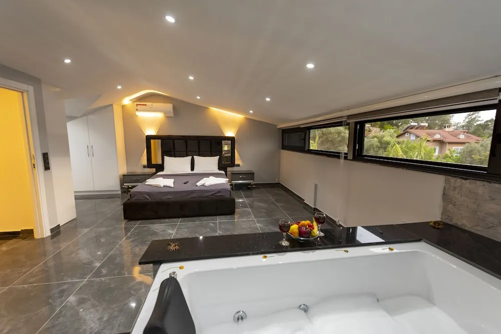 Luxury Villa, Birden Çok Yatak, Sıcak Su Küveti, Havuz Manzaralı