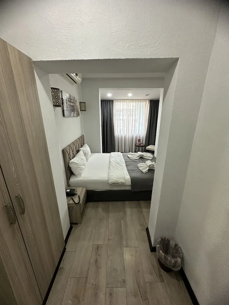 Standard Tek Büyük Yataklı Oda