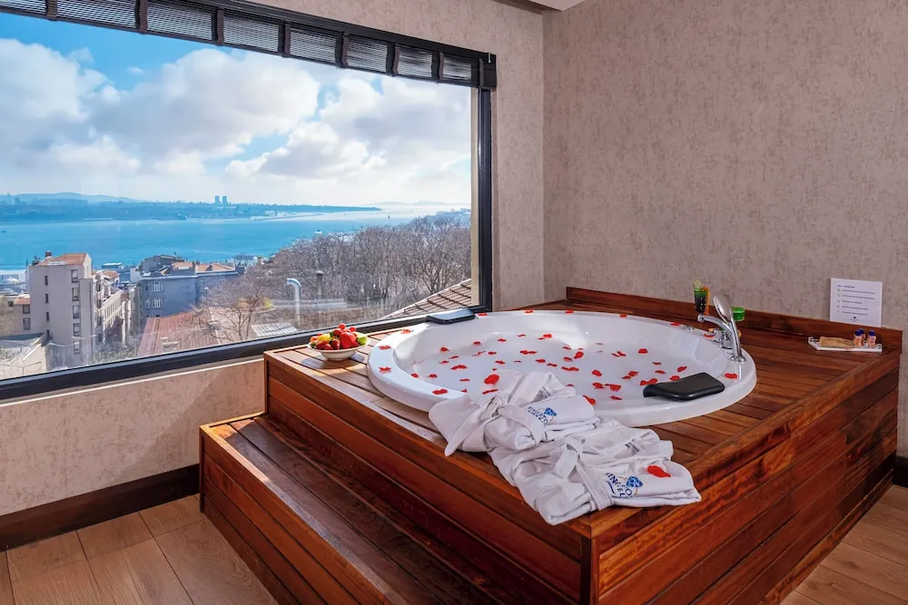 King Suite with Sea View