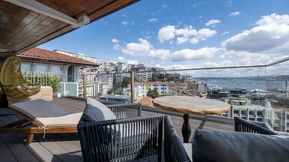 Penthouse Suite Room with Sea View and Private Jacuzzi