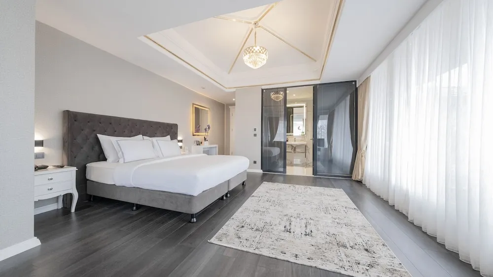 Penthouse Suite Room with Sea View and Private Jacuzzi