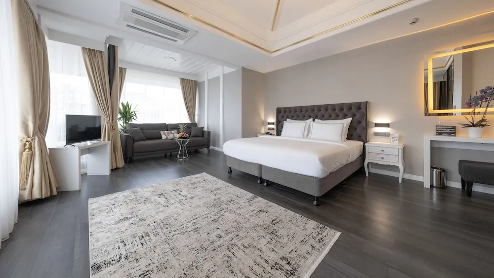 Penthouse Suite Room with Sea View and Private Jacuzzi