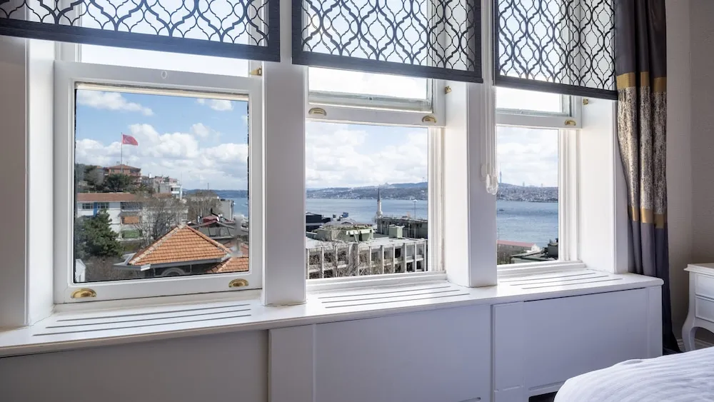 Family Room with Garden View