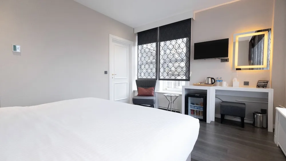 Deluxe Room with Sea View