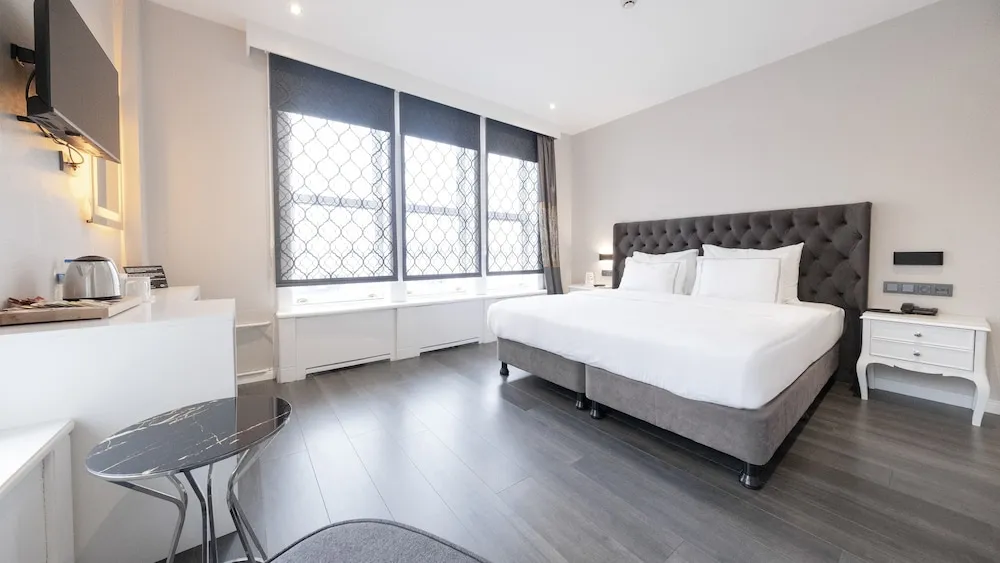 Deluxe Room with Sea View