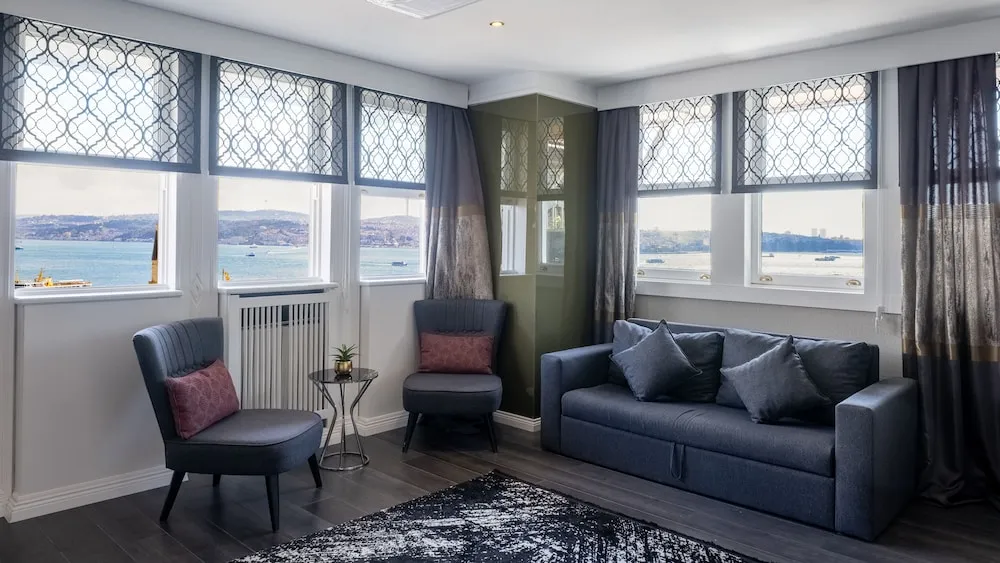 Deluxe Queen Room with Sea View