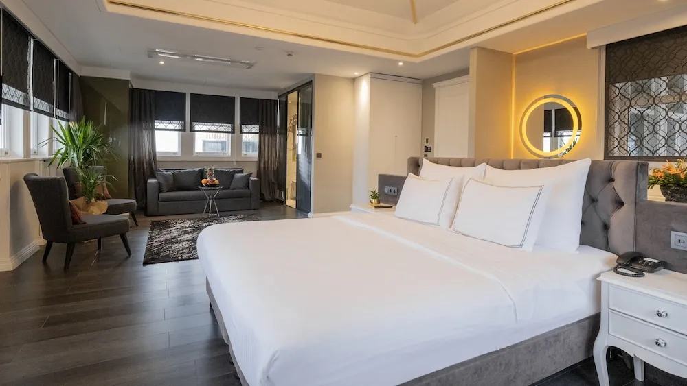 Deluxe Queen Room with Sea View