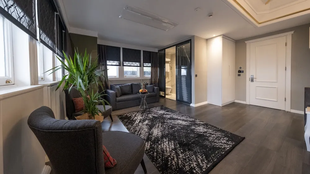 Deluxe Queen Room with Sea View
