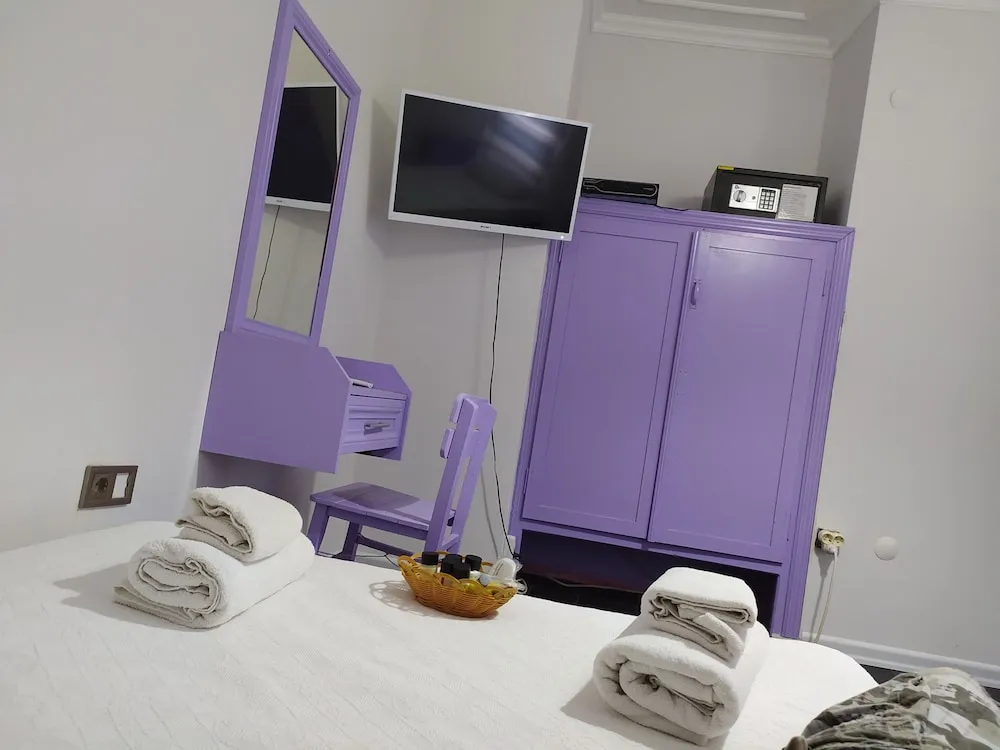 Lilac Room