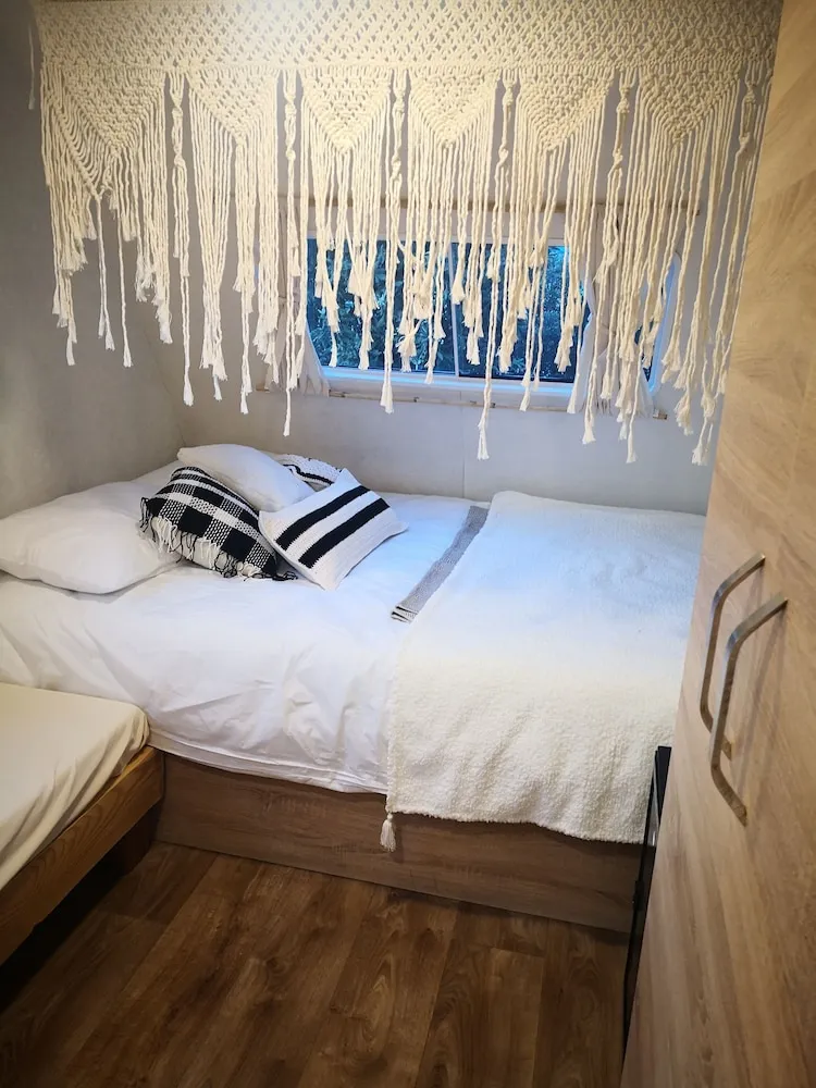 Design Tek Büyük Yataklı Oda