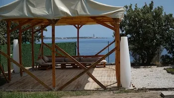 Veranda Glamping Restaurant & Beach