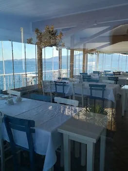 Veranda Glamping Restaurant & Beach